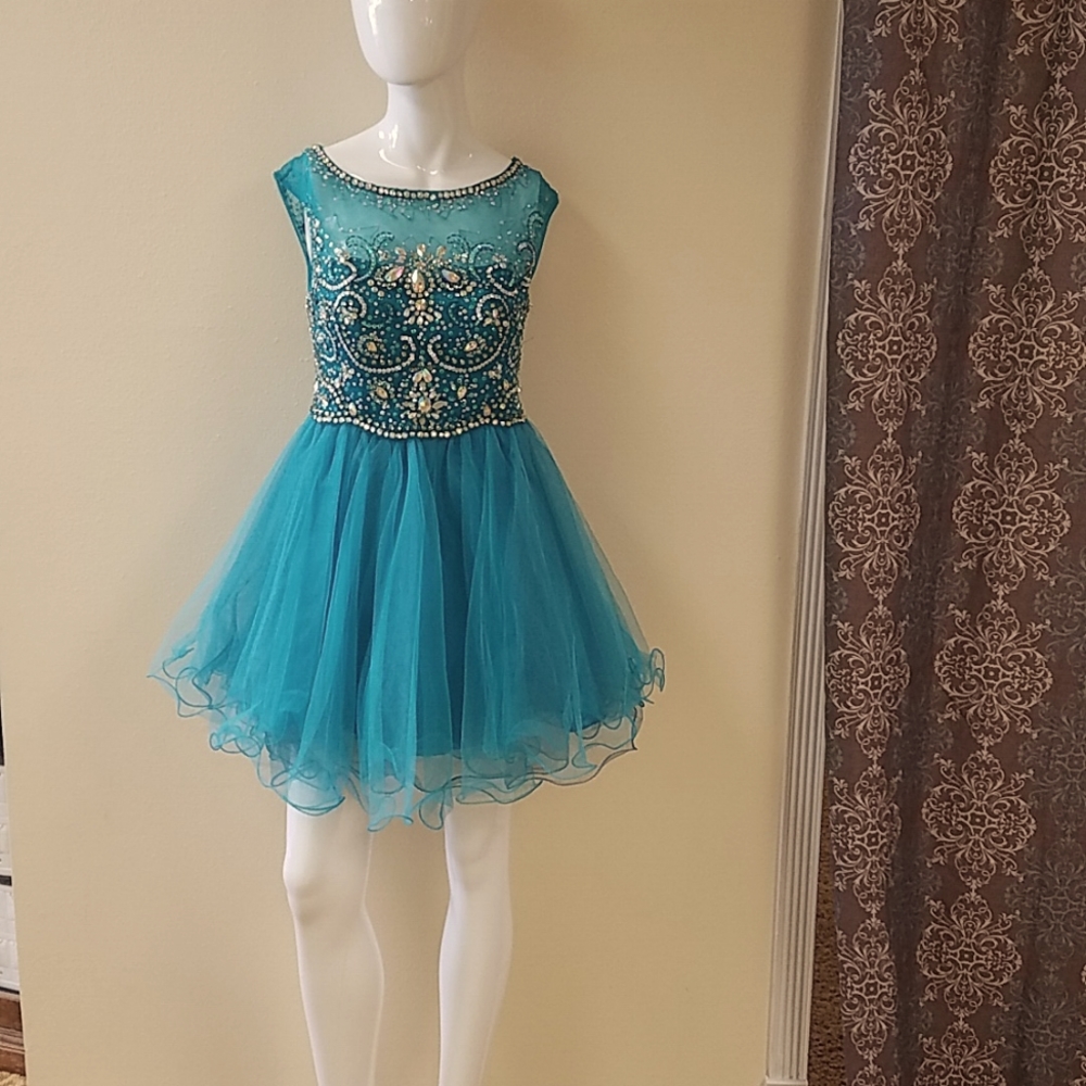 Dave & Johnny size 5/6 homecoming dress